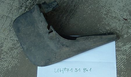 Mazda B2500 2002-től, jobb első sárfogó.