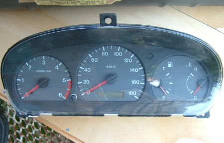 Mazda B2500 1999-től műszerfal. Mazda B2500 1999-től műszerfal.