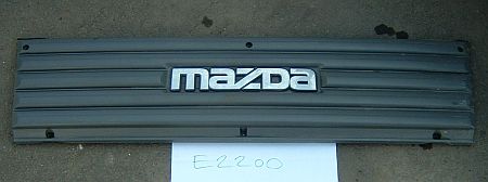 Mazda E2200 hűtőrács.