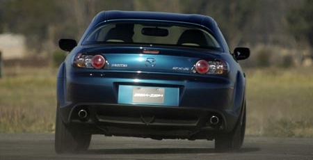 A Mazda RX-8 gyors, de ehhez gyakran kell a váltóhoz nyúlni.