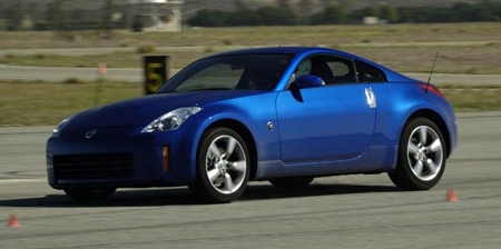 A V6-os erőforrással szerelt Nissan 350Z.